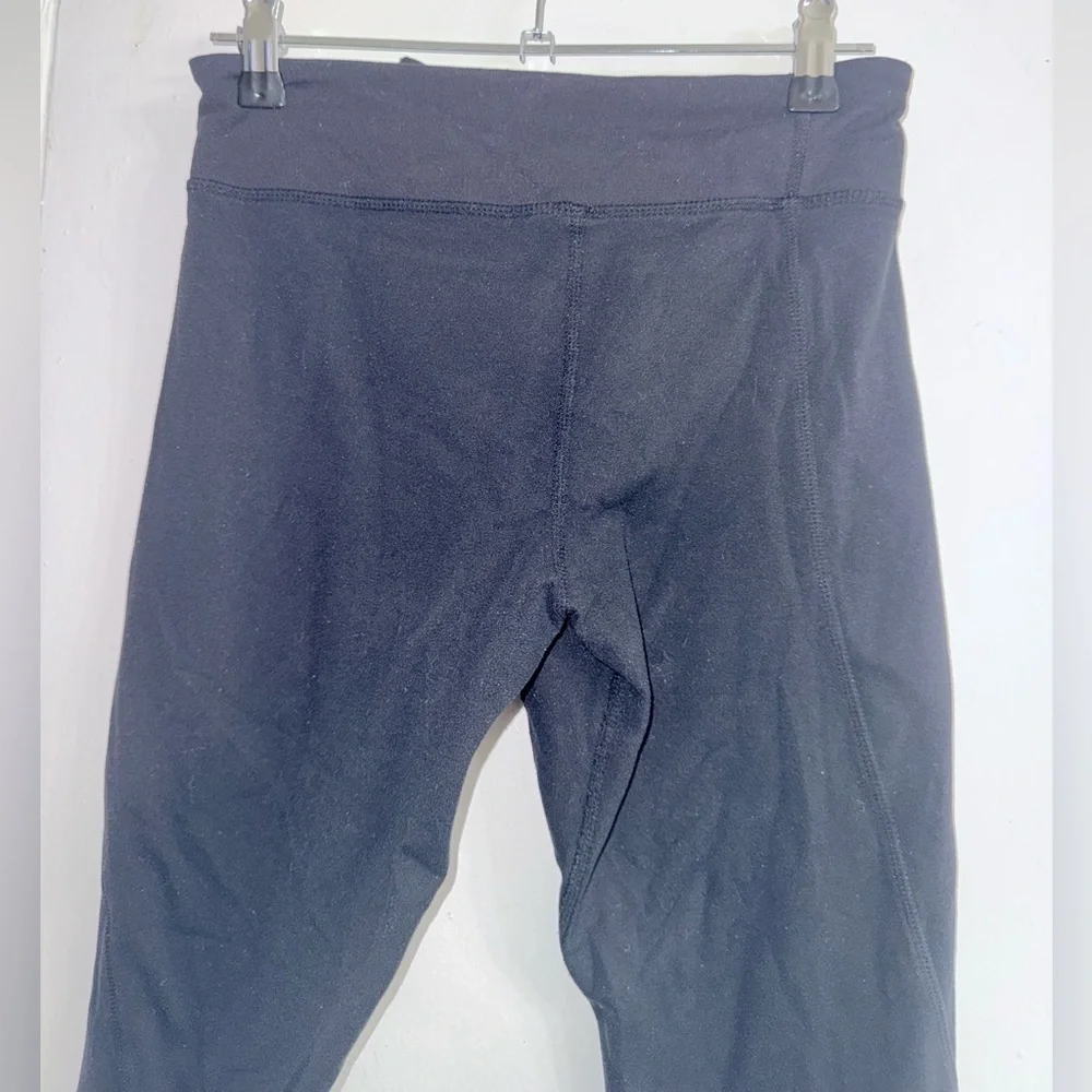 Lululemon black capri size 6